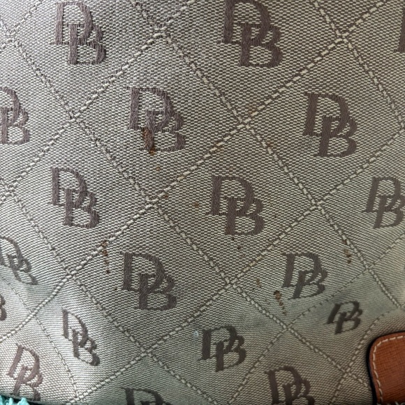 Dooney & Bourke Quilted Signature Logo Purse Bag Tan Brown Clean - Picture 4 of 5